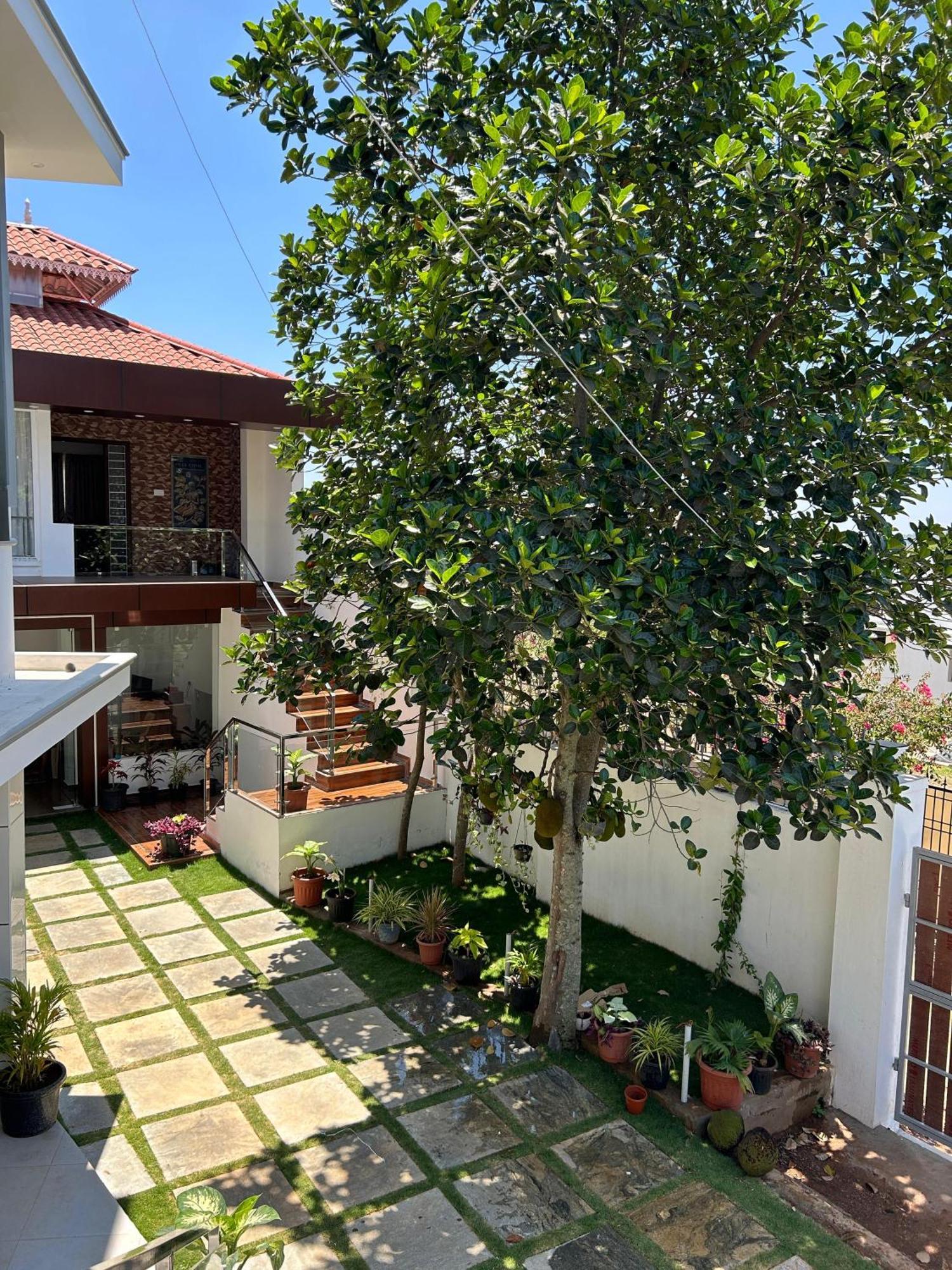 Sapphire Stayss Yelagiri Eksteriør billede