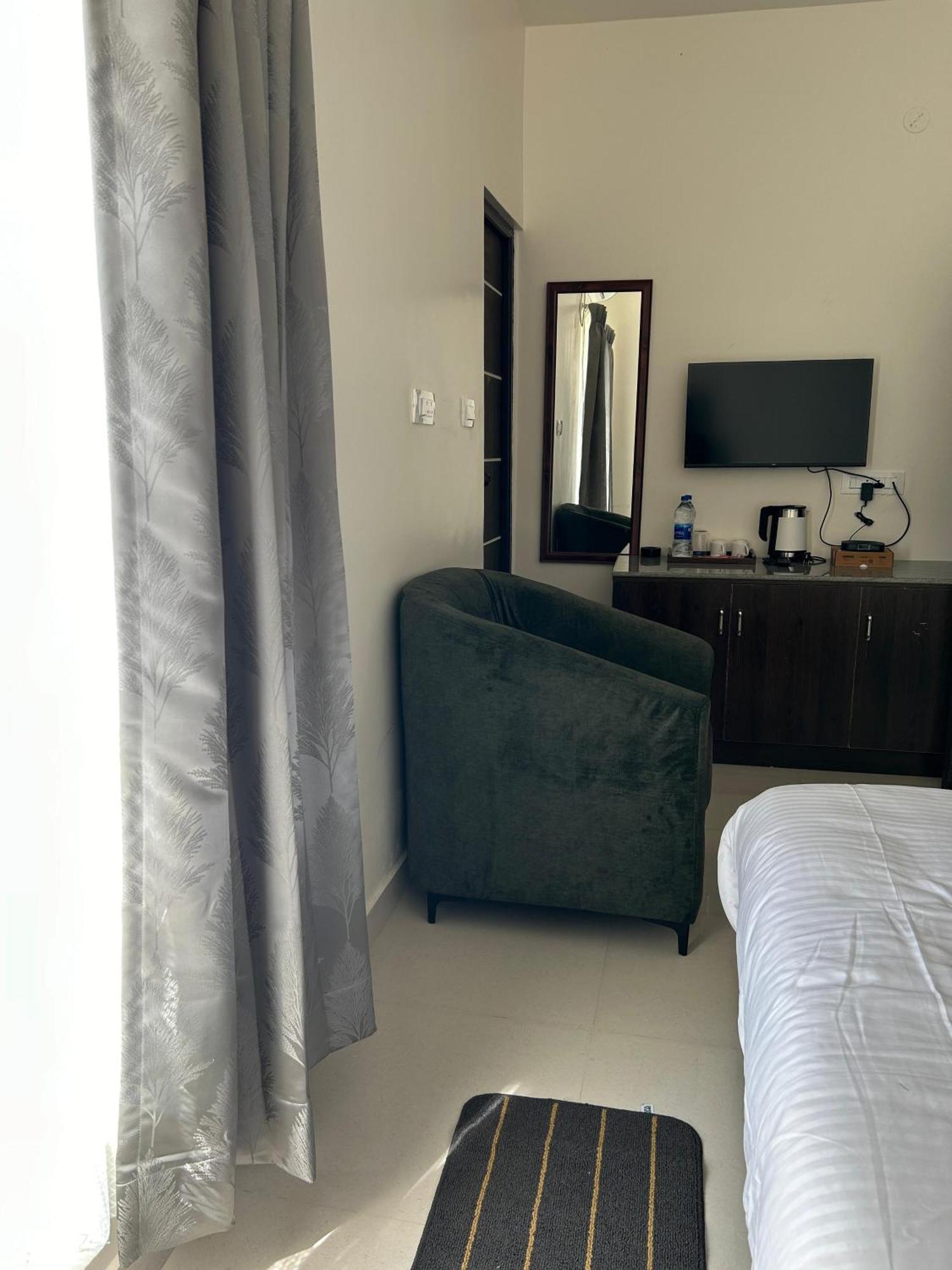 Sapphire Stayss Yelagiri Værelse billede