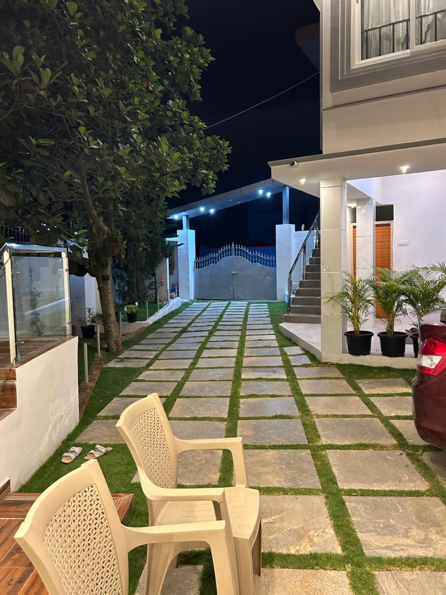 Sapphire Stayss Yelagiri Eksteriør billede