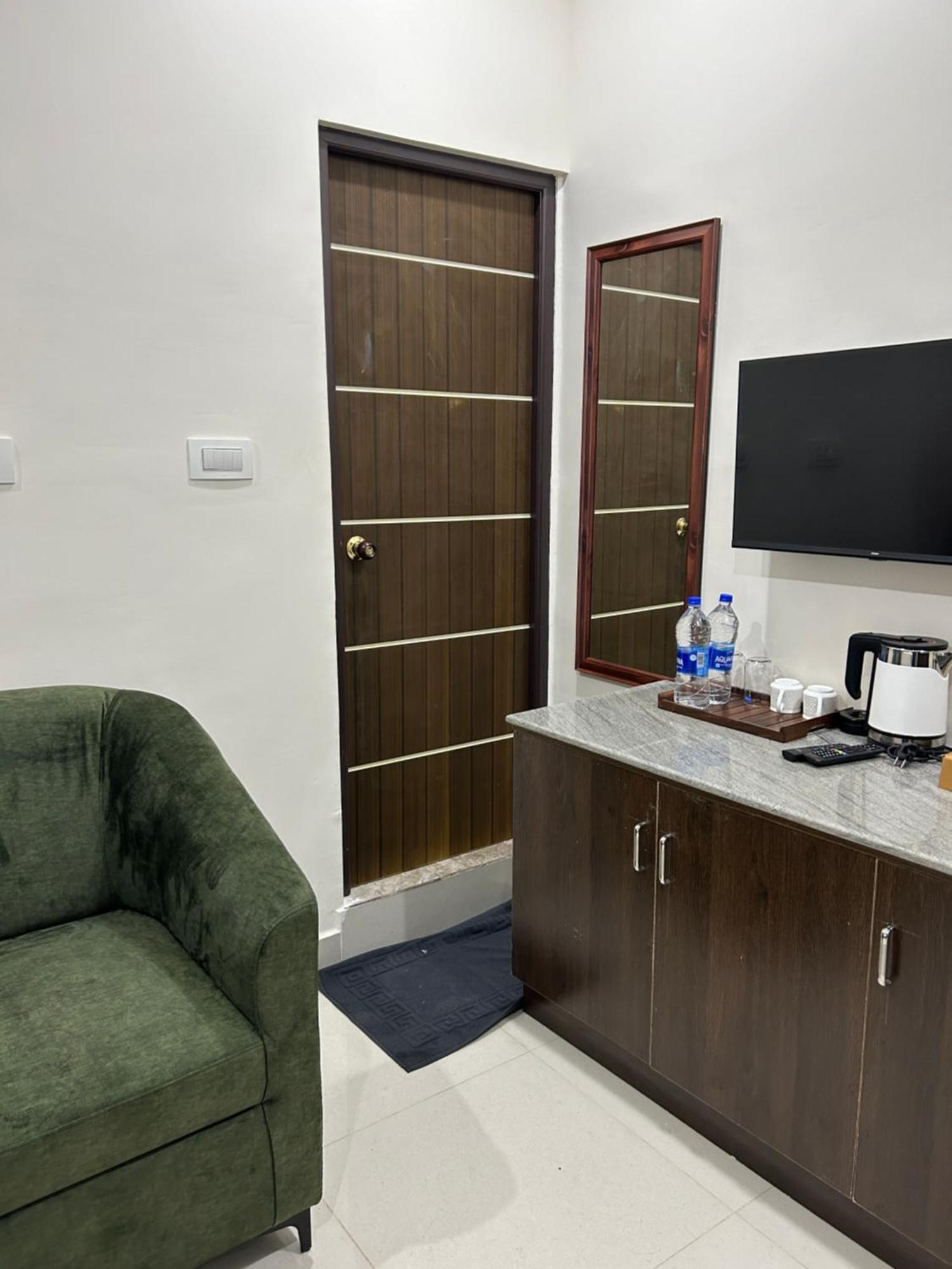 Sapphire Stayss Yelagiri Eksteriør billede